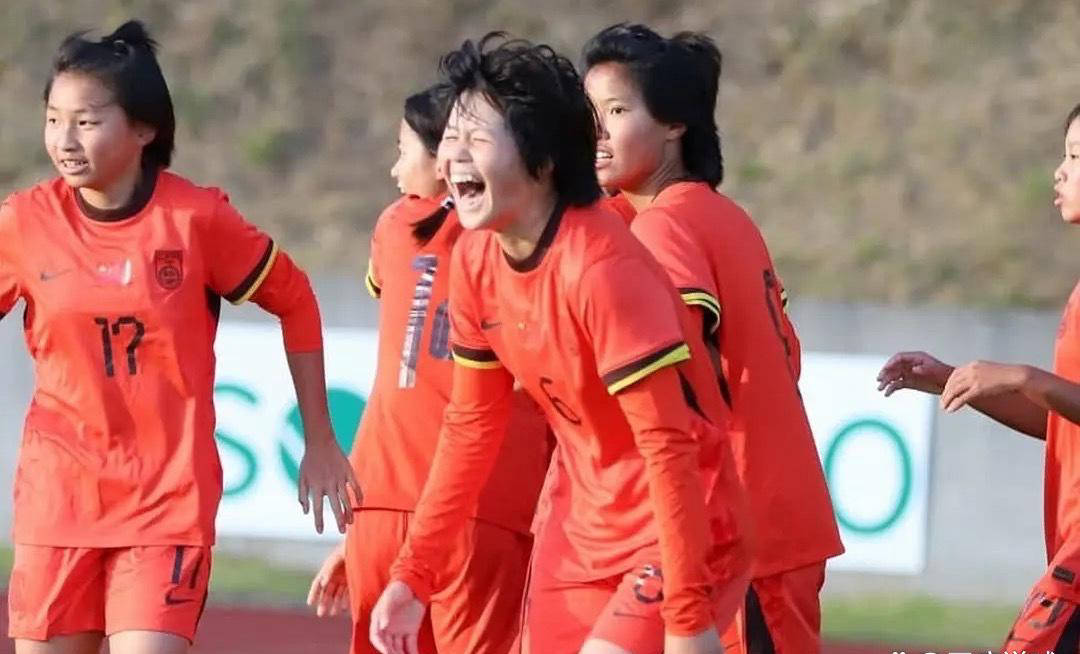 中国女足奋勇争先，夺得比赛胜利