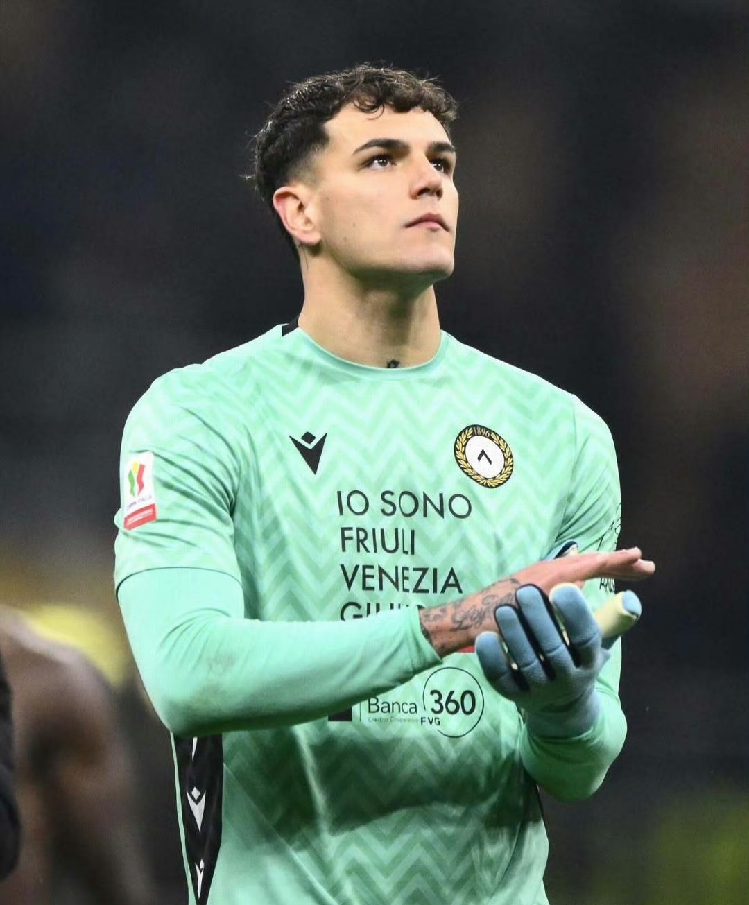 包含乌迪内斯绝杀热那亚，重现保级曙光的词条