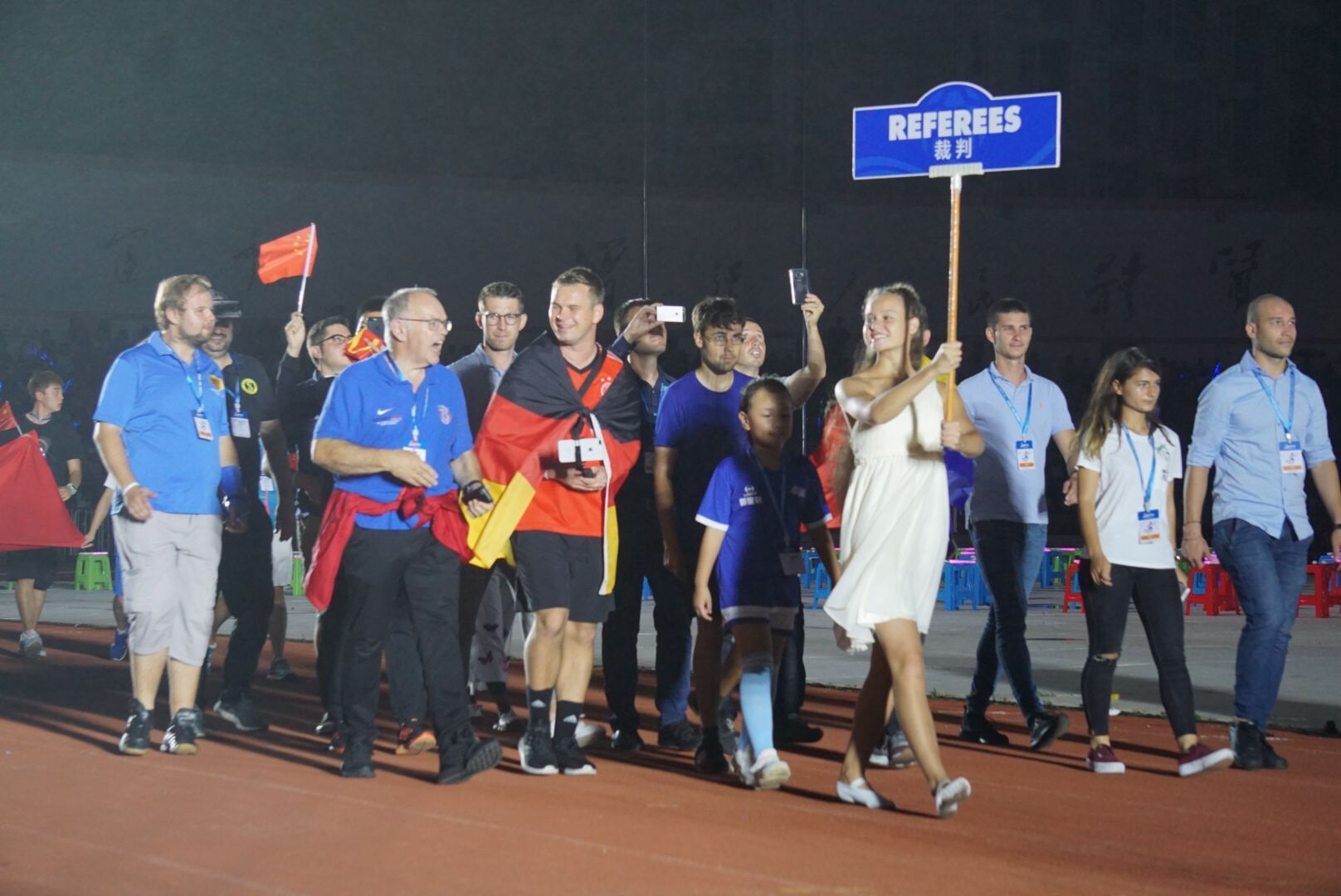 包含国际足球盛会为女性运动员助力，助力梦想实现的词条