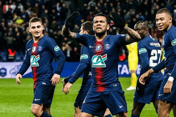 关于里尔被巴黎圣日耳曼逆转，争冠形势日益严峻的信息