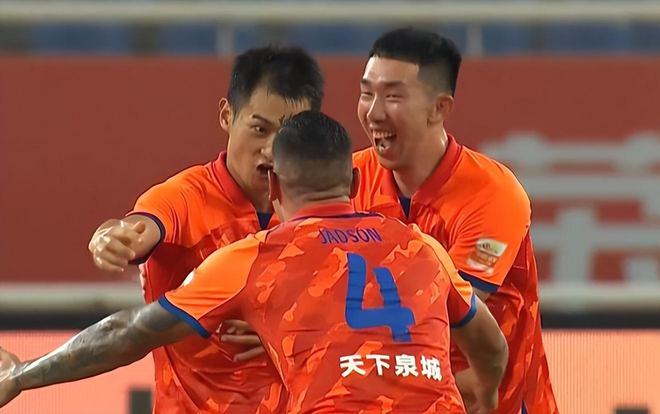 关于山东鲁能主场迎战浙江绿城，双方实力不相上下的信息