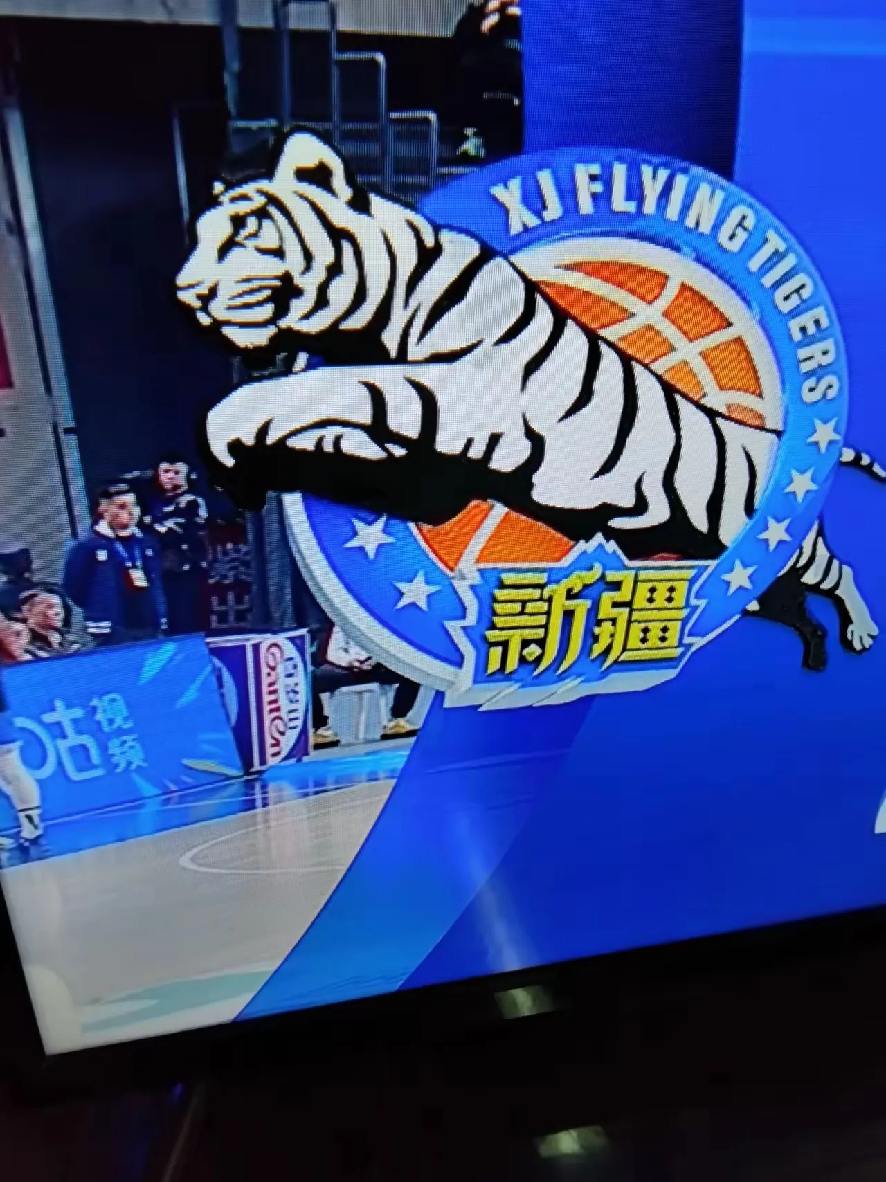 爱游戏官网-江苏队惜败新疆队，遭遇两连败