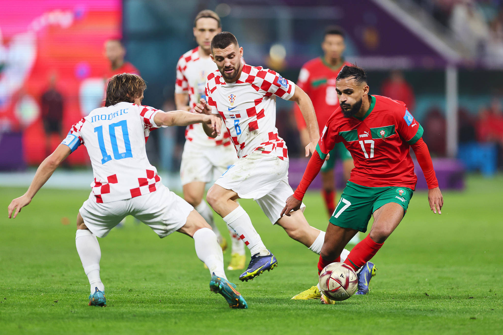 爱游戏网页版登录入口-欧国联赛事精彩连连，强队抢夺胜利