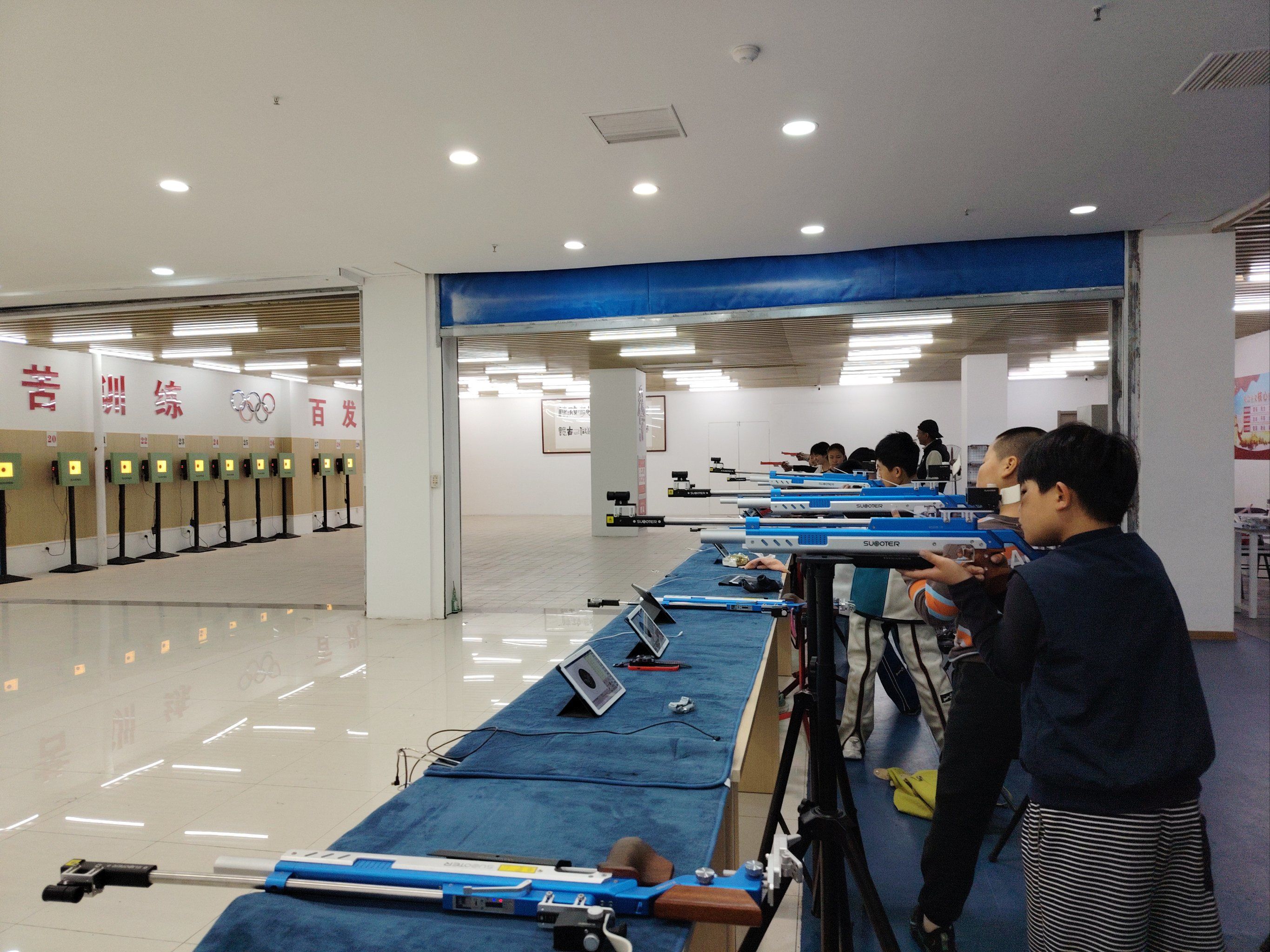 包含射击选手神准射击，精彩表现获赞连连的词条