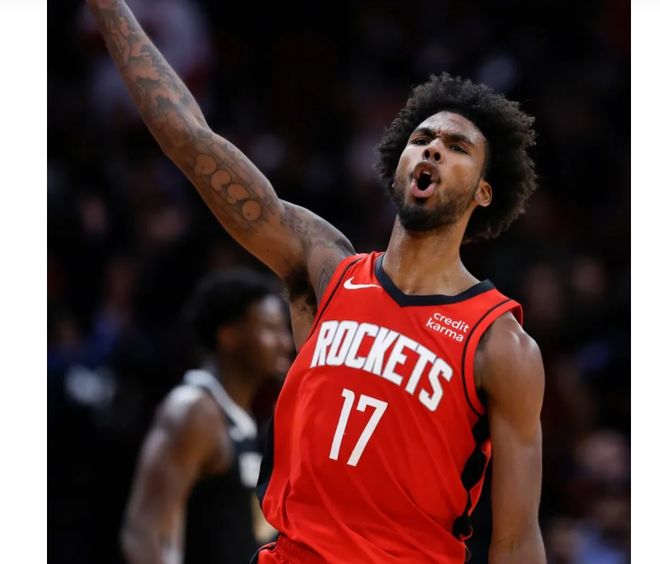 火箭客场逆转黄蜂结束两连败