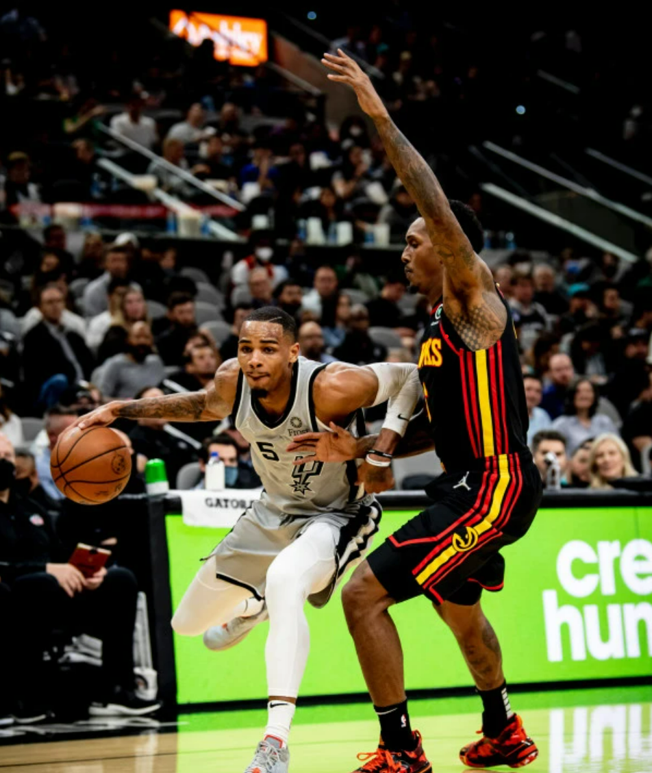 爱游戏中国官网-老鹰力克马刺，实现反弹