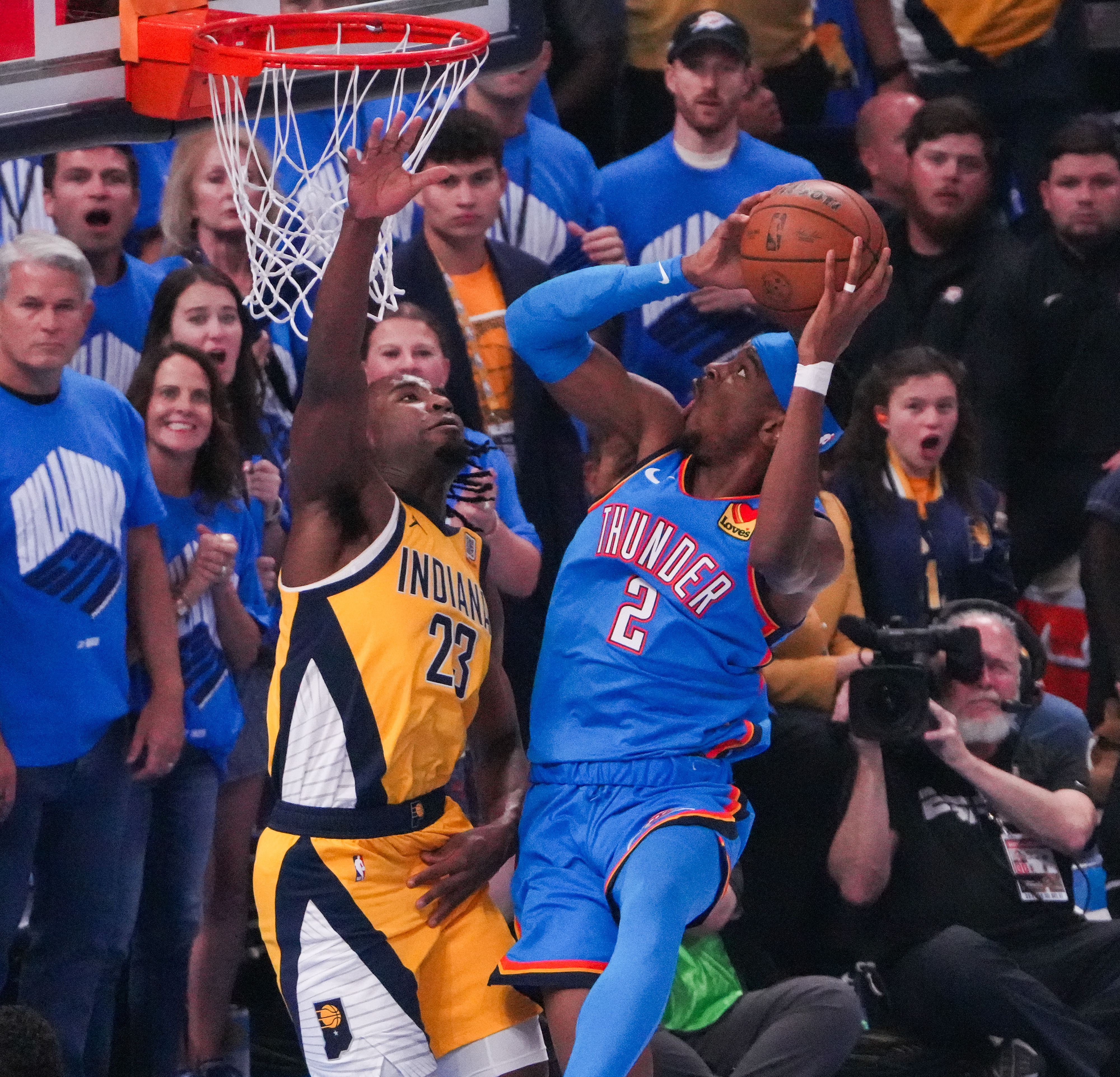 勇士主场战胜雷霆，取得四连胜