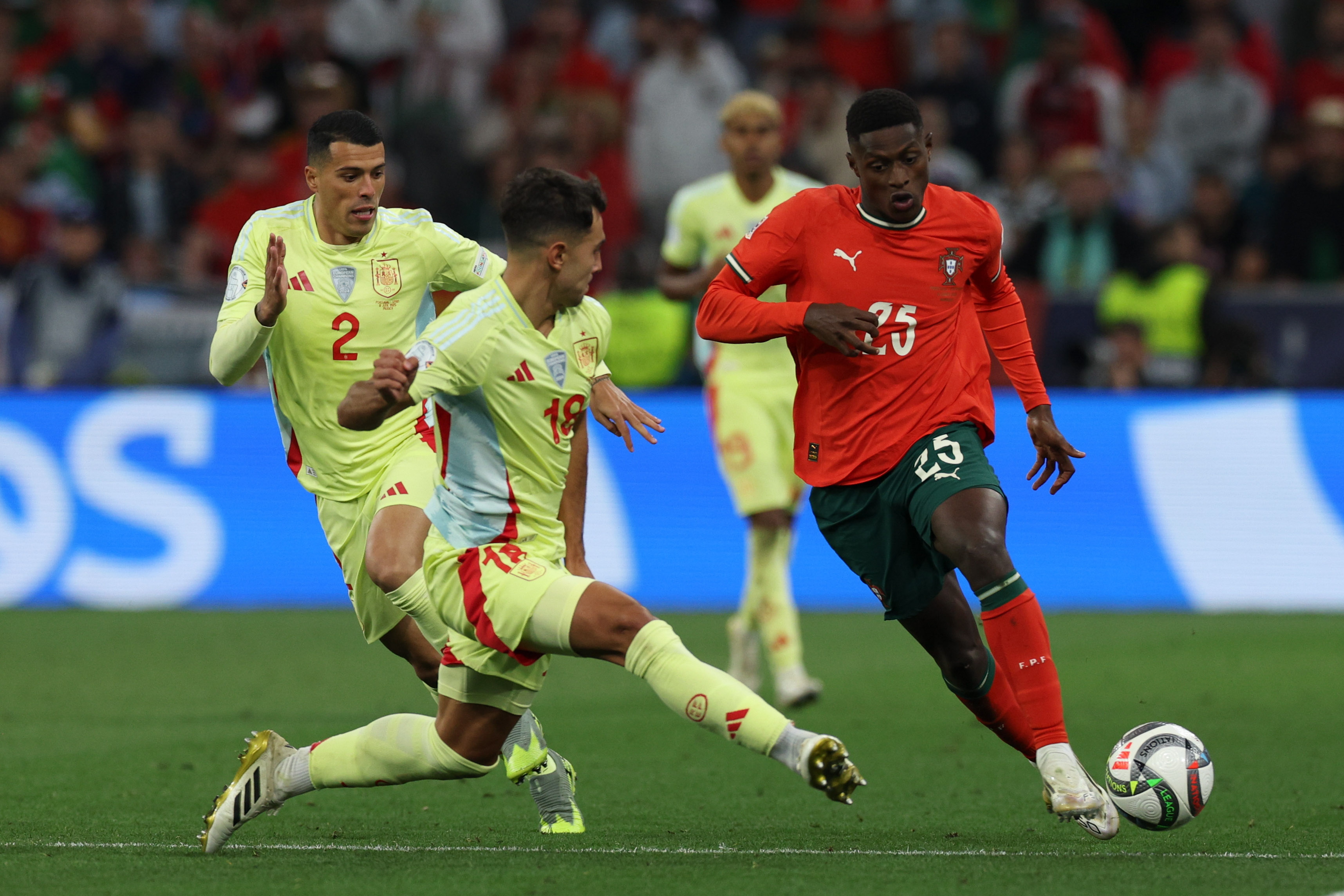 荷兰小组赛出线，力克葡萄牙晋级四强