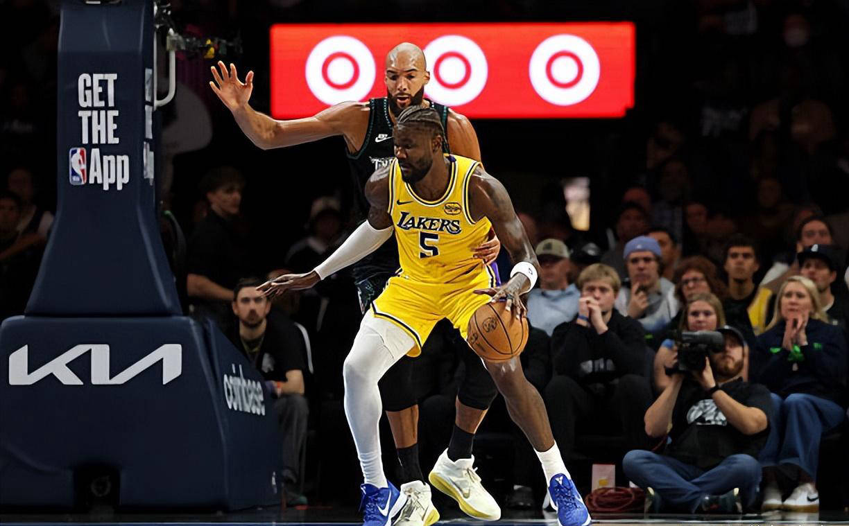 湖人新援表现出色，助球队逆转取得胜利